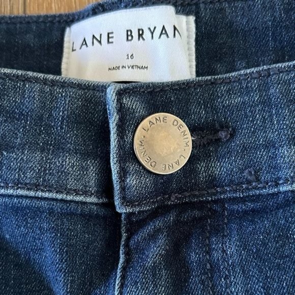 Lane Bryant Sz 16 High Rise Wide Leg Jeans, Signature Fit Flex Magic Waistband - Picture 4 of 15